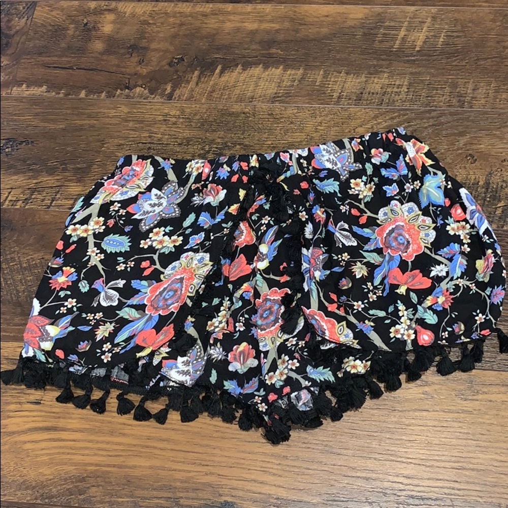 Printed fringe shorts
